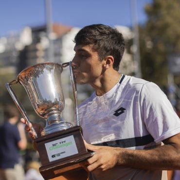 Imagen de Román Burruchaga es el campeón del YPF Buenos Aires Challenger presentado por La Roche-Posay